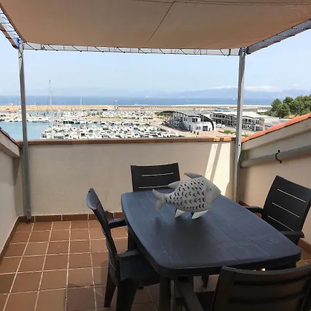 Club Nautic Terral Apartmán *